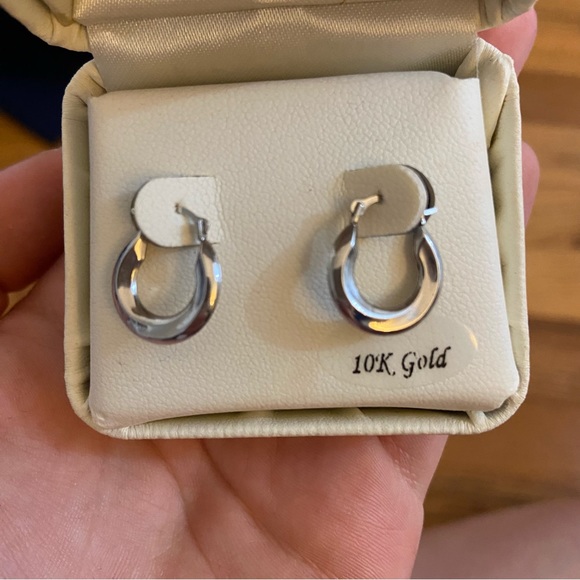 Macy’s 10K White Gold Hoop Earrings - Picture 2 of 4